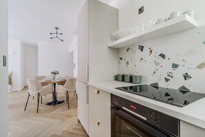 Kühlschrank, Ofen, Herdplatte, Geschirrspüler