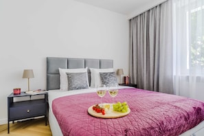 3 habitaciones, escritorio, tabla de planchar con plancha y wifi 