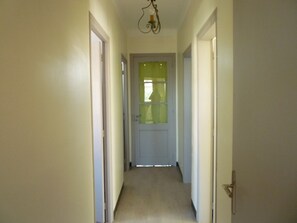 Interior - Charming T4 Villa, 150m Beach, AC, Terrace, Garden, Parking, Sleeps 6 (Port-la-Nouvelle)