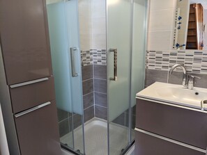 Bathroom - Superb T4 villa with courtyard, near beach - 6 People. Parking (Port-la-Nouvelle)