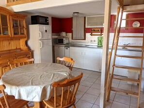 Frigorifero, forno, piano cottura, macchina per tè/caffè