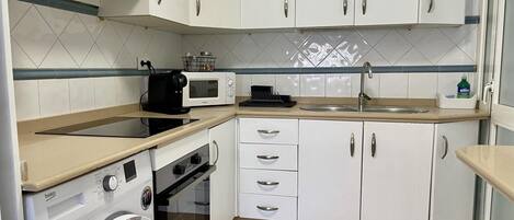 Fridge, microwave, oven, coffee/tea maker