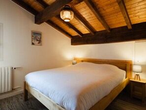 2 bedrooms, bed sheets