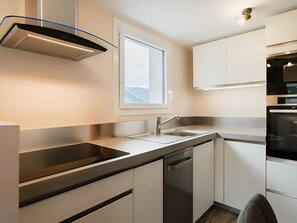 Kjøleskap, mikrobølgeovn og oppvaskmaskin