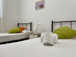 2 bedrooms, free WiFi, bed sheets - Beachfront apartment in Torrox-Costa with air conditioning and Wi-Fi (Torrox Costa)