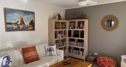 Lazy Sails Port - Pets welcome outside , WiFi