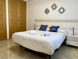 4 bedrooms, free WiFi, bed sheets - Luxueuse Maison à Deux Étages, Près de Sites Touristiques et Restaurants à Córdoba (Córdoba)