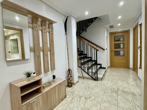 Interior - Luxueuse Maison à Deux Étages, Près de Sites Touristiques et Restaurants à Córdoba (Córdoba)