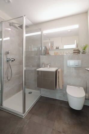 Shower, hair dryer, towels - // Ferienwohnung "nice Place" // (Norderney)