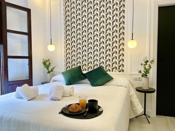 1 bedroom, free WiFi, bed sheets - Unique apartment at Plaza de la Corredera, Cordobese Juderia, 5 min from mosque-cathedral (Córdoba)