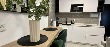 Fridge, coffee/tea maker, toaster