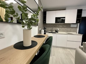 Fridge, coffee/tea maker, toaster
