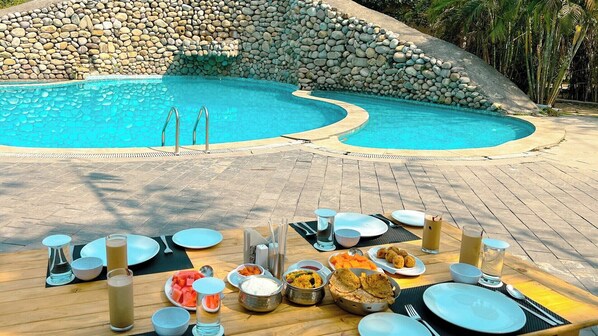 Seasonal outdoor pool - The Roar Resort. (Ramnagar)