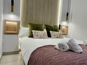 3 bedrooms, free WiFi, bed sheets - Luxurious Central Suite El Geranio in Córdoba, Next to Plaza de Tendillas (Córdoba)
