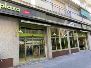 Exterior detail - Spacious 3-BR Apartment in Central Córdoba, Near Historic Sites (Córdoba)