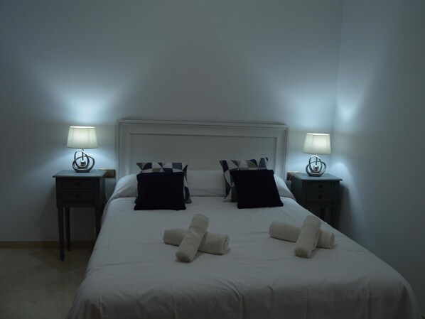 3 bedrooms, free WiFi, bed sheets - Spacious 3-BR Apartment in Central Córdoba, Near Historic Sites (Córdoba)
