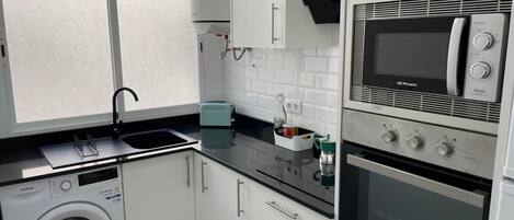 Fridge, microwave, oven, coffee/tea maker