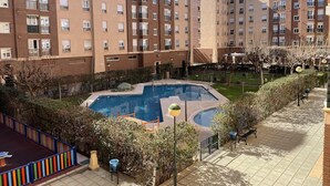 Pool - Charming Apartment with Pool & Garage in Córdoba's Prime Shopping District (Córdoba)