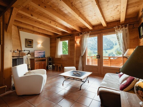 Cozy chalet for 6 near slopes, La Clusaz
