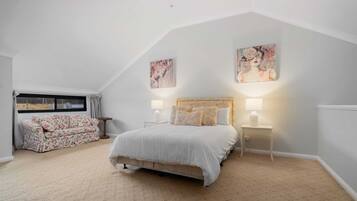 2 bedrooms, iron/ironing board, travel cot, WiFi