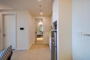 Departamento, balcón, vista a la playa | 1 habitación, ropa de cama hipoalergénica, minibar y insonorización 