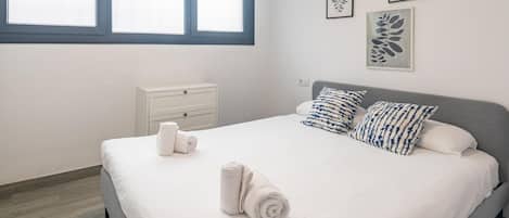 2 bedrooms, WiFi (free), bed sheets