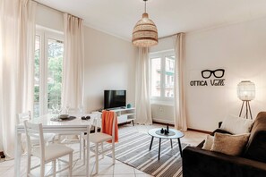 Appartement, balcon | Salle à manger