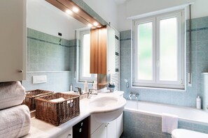 Apartment, Balcony | Bathroom - Valli (Como)