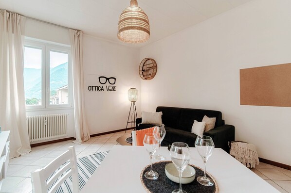 Appartement, balkon | 2 slaapkamers, luxe beddengoed, donsdekens, een strijkplank/strijkijzer