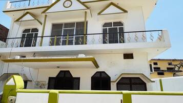 Bagian depan properti