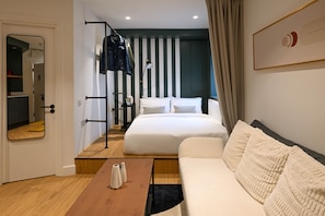 1 dormitorio, tabla de planchar con plancha, wifi y ropa de cama