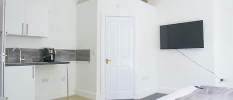 1 quarto, Wi-Fi de cortesia, roupa de cama