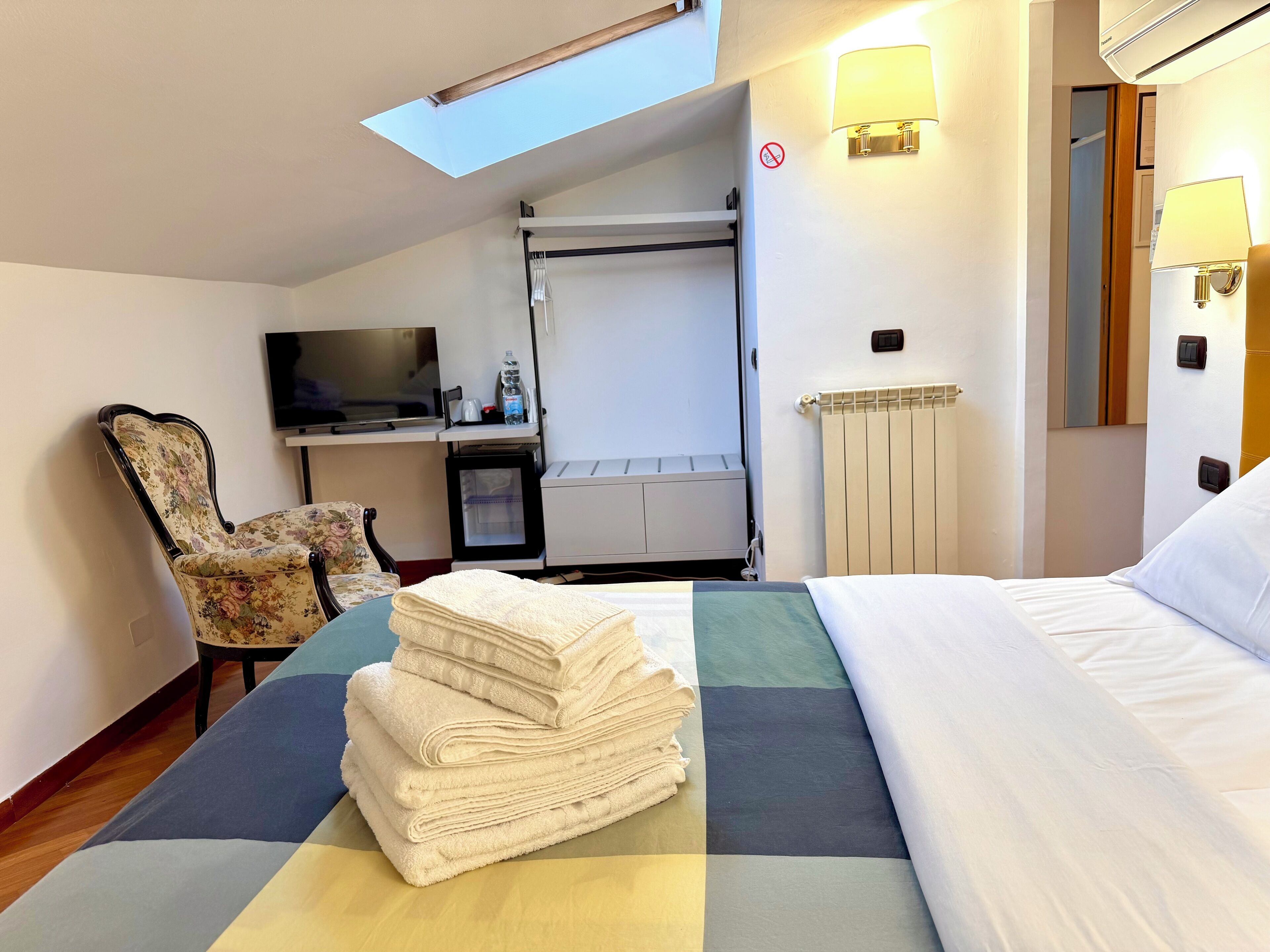 Standard Double or Twin Room | 1 bedroom, iron/ironing board, free WiFi, bed sheets