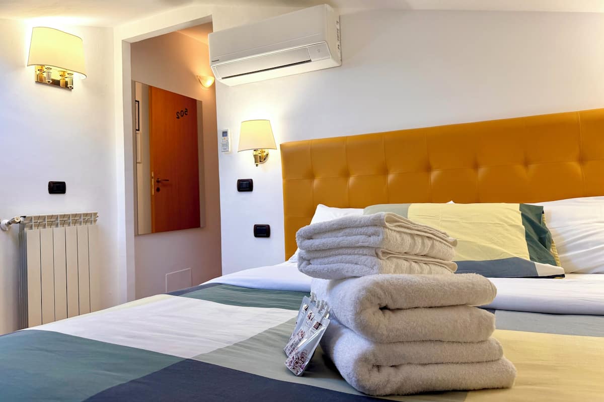 Standard-Doppel- oder -Zweibettzimmer