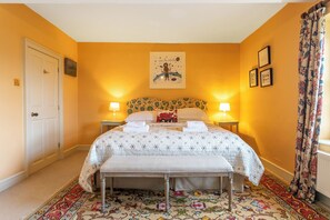 Iron/ironing board, bed sheets