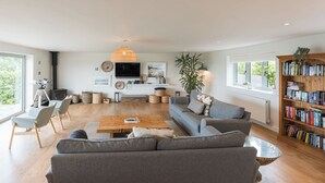 Smart TV, fireplace, DVD player, stereo - Incredible stay overlooking Red Wharf By sleeping up to 18 guests with hot tub & garden lounge area (Anglesey)