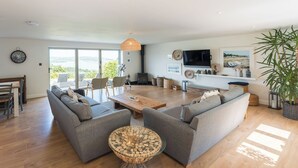 Smart TV, fireplace, DVD player, stereo - Incredible stay overlooking Red Wharf By sleeping up to 18 guests with hot tub & garden lounge area (Anglesey)