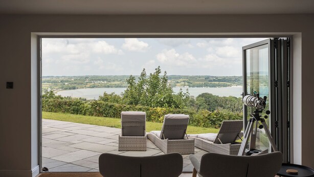 Interior - Incredible stay overlooking Red Wharf By sleeping up to 18 guests with hot tub & garden lounge area (Anglesey)
