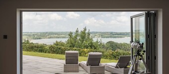 Incredible stay overlooking Red Wharf By sleeping up to 18 guests with hot tub & garden lounge area