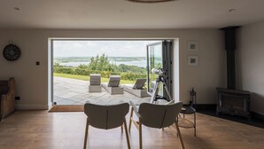 Interior - Incredible stay overlooking Red Wharf By sleeping up to 18 guests with hot tub & garden lounge area (Anglesey)