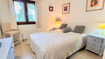 2 bedrooms, WiFi, bed sheets