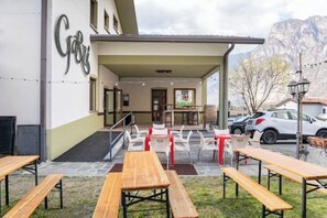 Outdoor dining - Beautiful suite between the lake and the mountain  (Verceia)