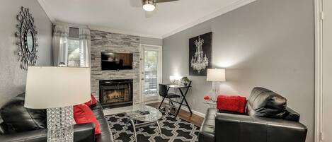 Smart TV, fireplace