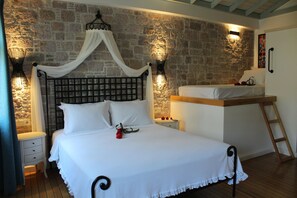 Standard Triple Room | Free WiFi, bed sheets - İna Cunda Art Otel (Ayvalik)