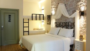 标准四人房 | 免费 WiFi、床单