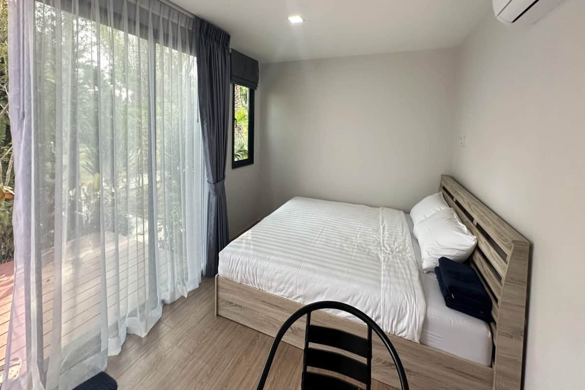 Standard Double Room | Desk, laptop workspace, free WiFi, bed sheets