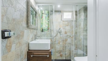 Apartment | Bathroom shower