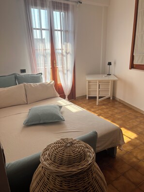 2 Schlafzimmer, BĂŒgeleisen/BĂŒgelbrett, WLAN, BettwĂ€sche