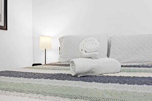 1 habitación, tabla de planchar con plancha, wifi y ropa de cama