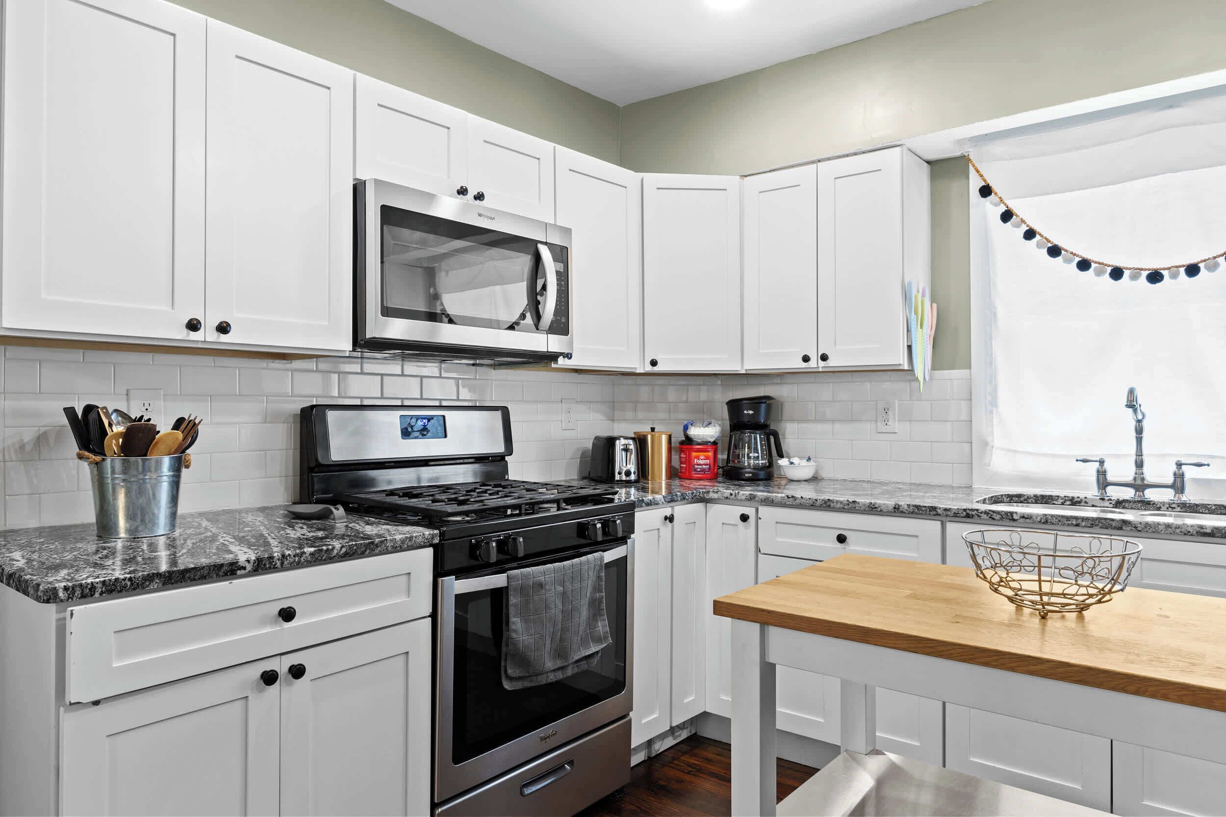 雪櫃、微波爐、焗爐、爐具